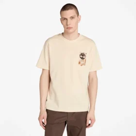 Timberland® T-shirt voor heren met ‘Carrier Slogan’-afbeelding op de rug