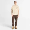 Timberland® T-shirt voor heren met ‘Carrier Slogan’-afbeelding op de rug Timberland® T-shirt voor heren met ‘Carrier Slogan’-afbeelding op de rug