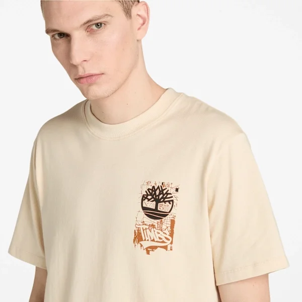 Timberland® T-shirt voor heren met ‘Carrier Slogan’-afbeelding op de rug Timberland® T-shirt voor heren met ‘Carrier Slogan’-afbeelding op de rug